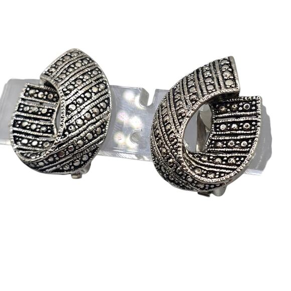 Vintage Art Deco Earrings Clip On Silver Tone Textured Half Hoop Geometric - Picture 3 of 7